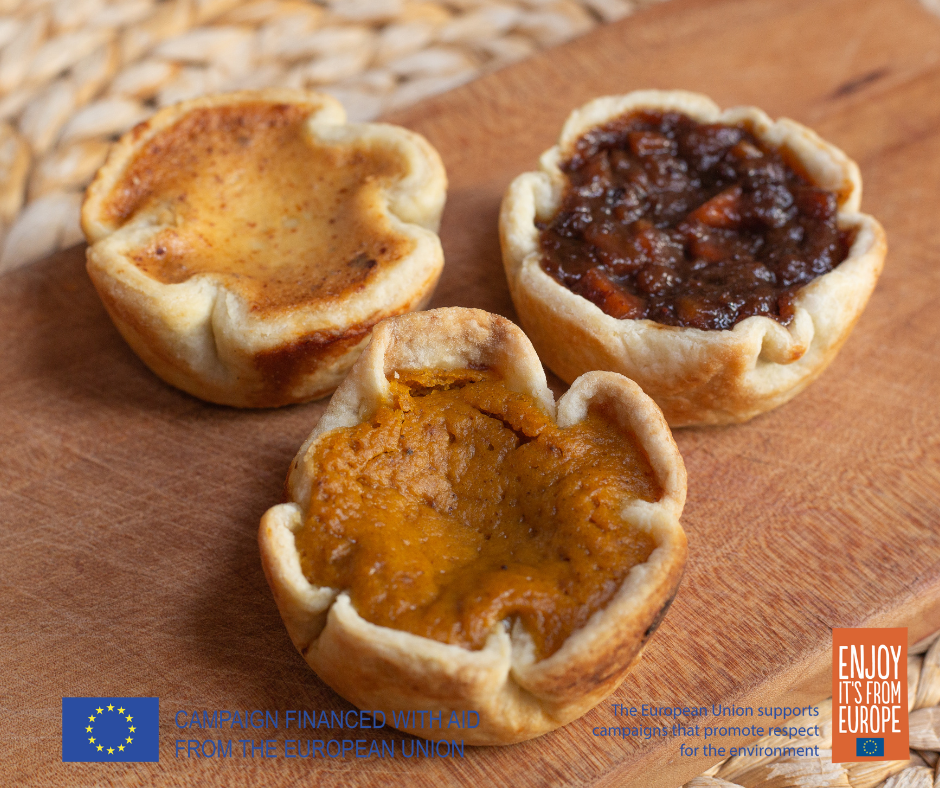 Small tarts with peanut butter and European Corinthian black raisins